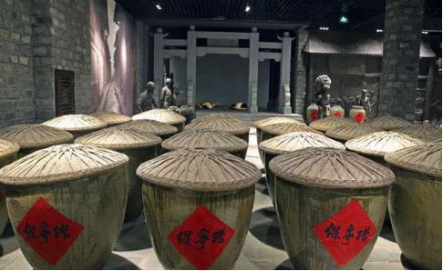 参观现代化生产工厂 孩子们还可以自己动手体验牛肉和阆中香醋的