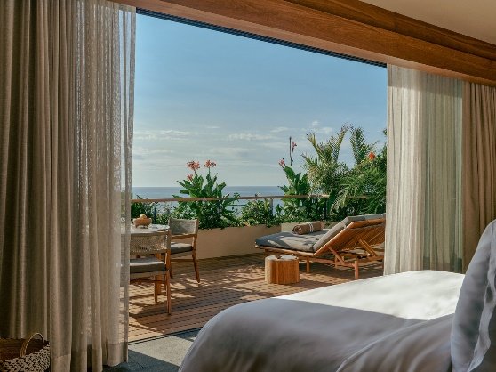 A room with a view of the ocean

AI-generated content may be incorrect.